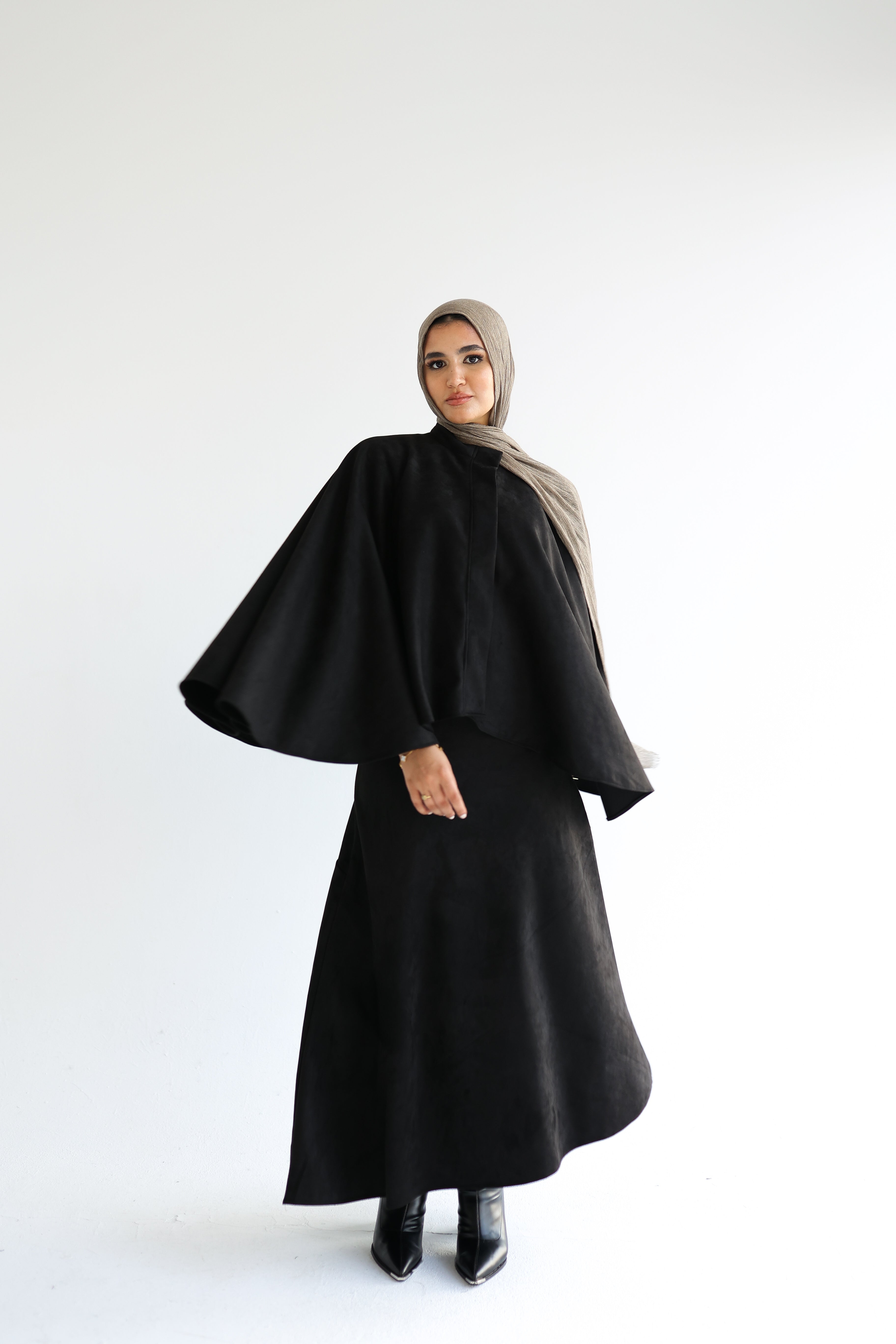 Black cape set – Hebaelrahl