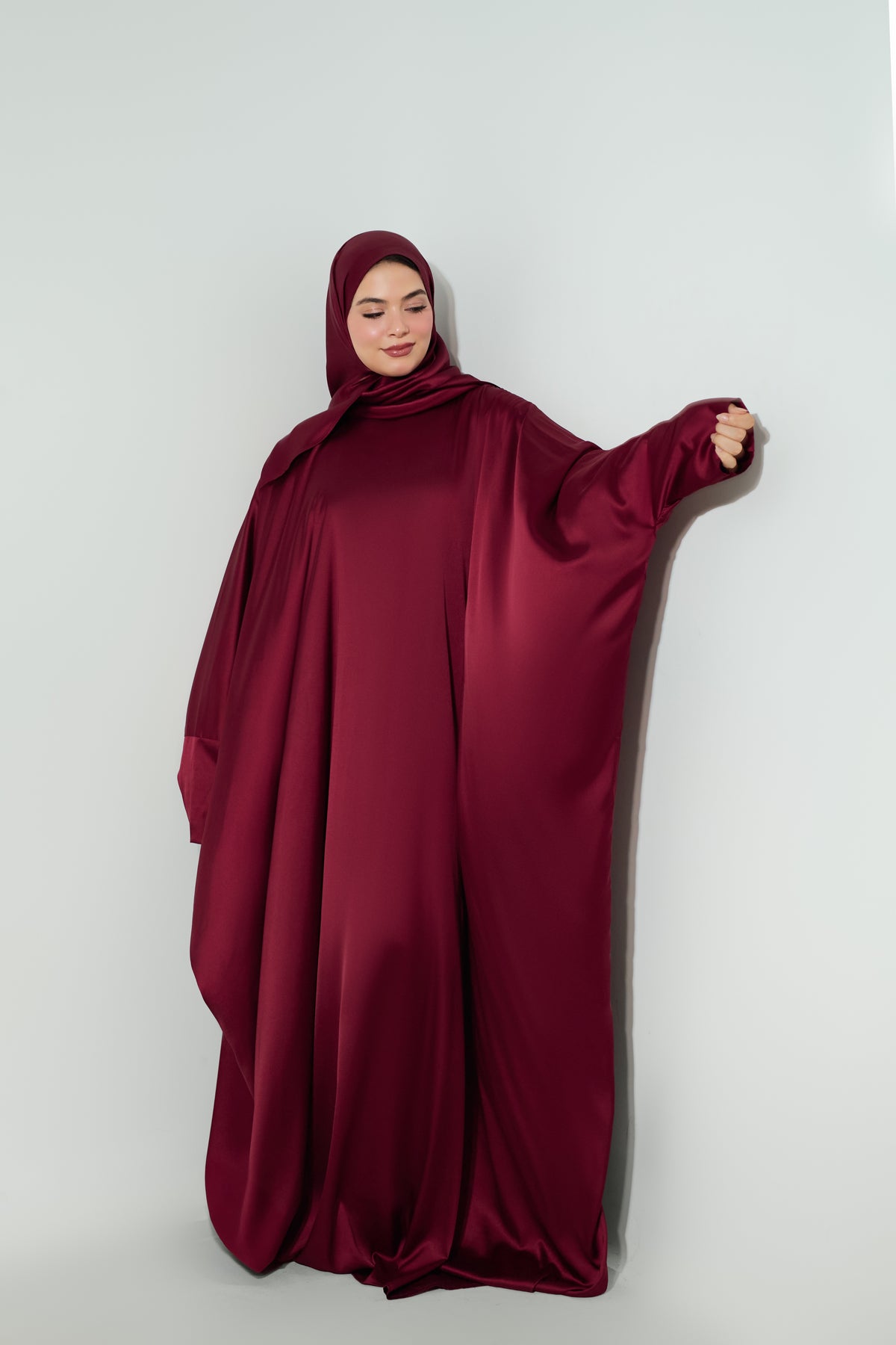 Rahaf Satin Isdal (Burgundy)
